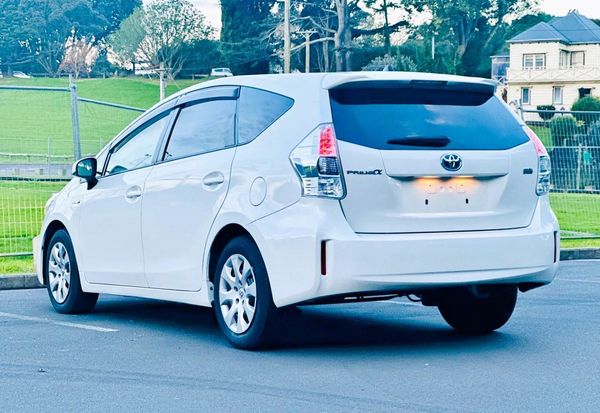 2015 Toyota Prius Carousel 6