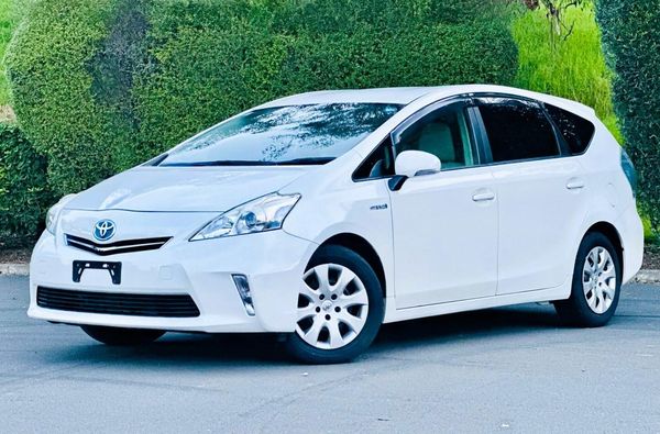 2015 Toyota Prius Carousel 8