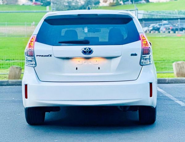 2015 Toyota Prius Carousel 5