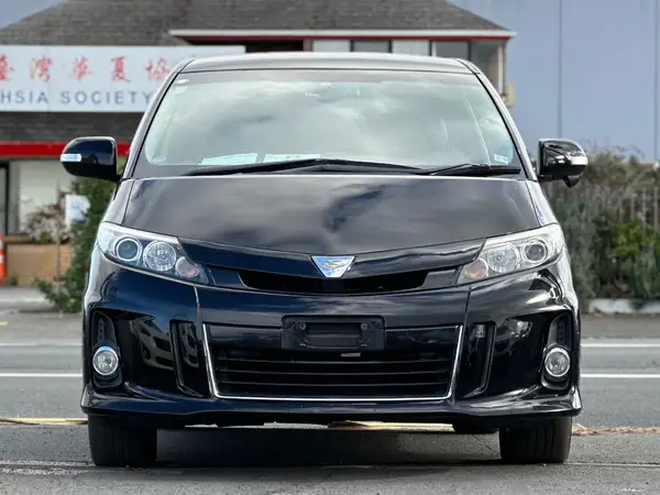 2016 Toyota Estima Carousel 1