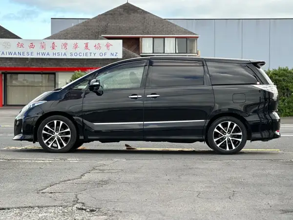 2016 Toyota Estima Carousel 3