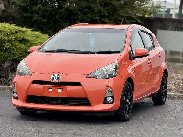 2013 Toyota Aqua Hybrid G Carousel 4