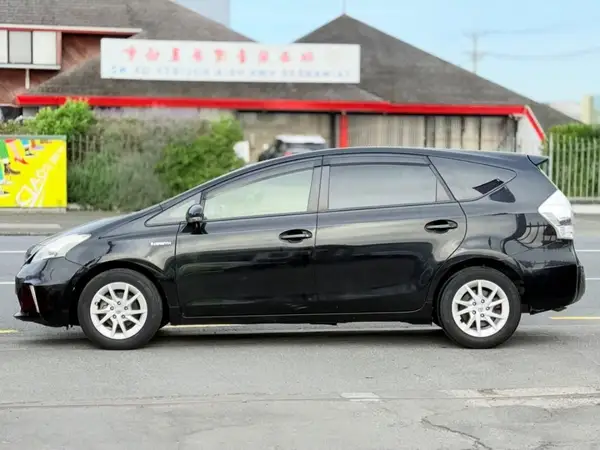 2012 Toyota Prius Alpha S *7-Seater* Carousel 3
