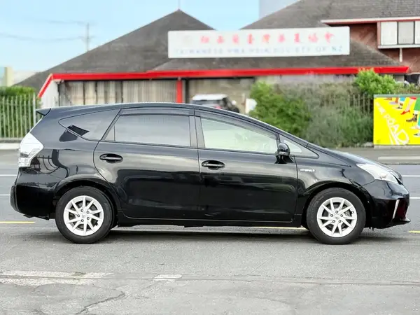 2012 Toyota Prius Alpha S *7-Seater* Carousel 2