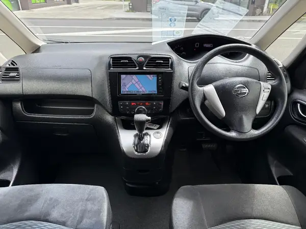 2016 Nissan Serena Highway Star Carousel 7