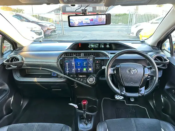 2014 Toyota Aqua Hybrid G GS Carousel 3