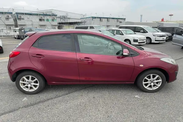 2013 Mazda Demio SKYACTIVE Carousel 6