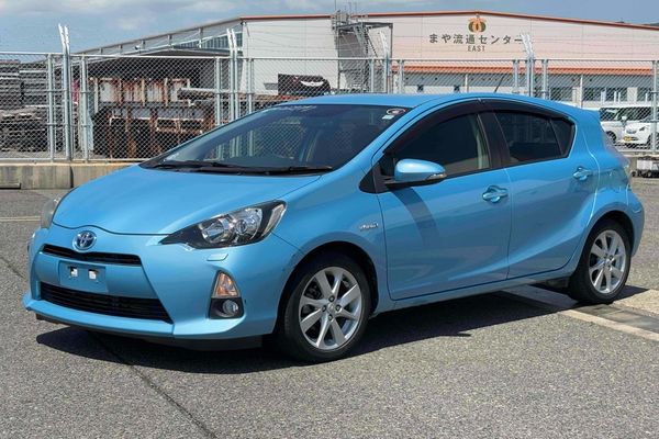2013 Toyota Aqua Carousel 8