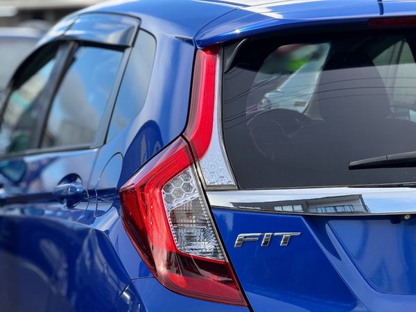 2015 Honda Fit HYBRID Carousel 7