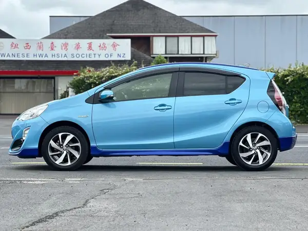 2017 Toyota Aqua X Urban Carousel 3