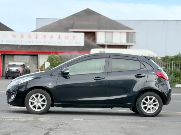 2014 Mazda Demio 13S SKYACTIVE Carousel 3