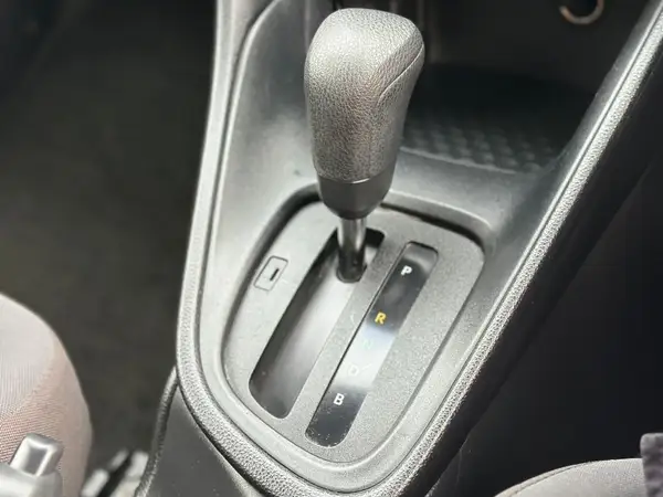 2021 Toyota Yaris HYBRID X Carousel 9