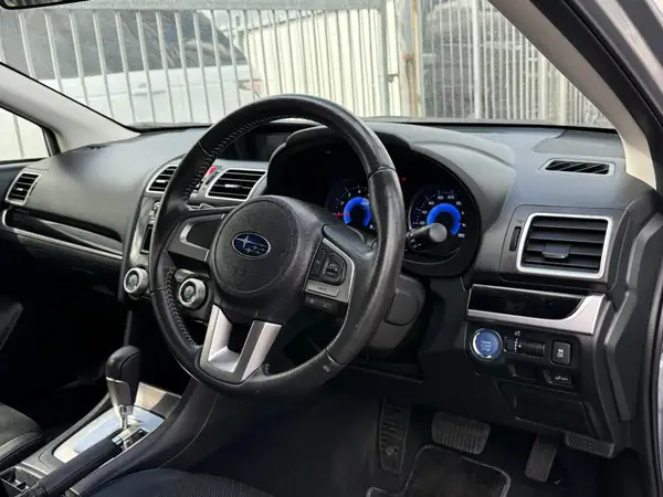 2015 Subaru XV AWD 2.0i-L Hybrid Eyesight Carousel 7