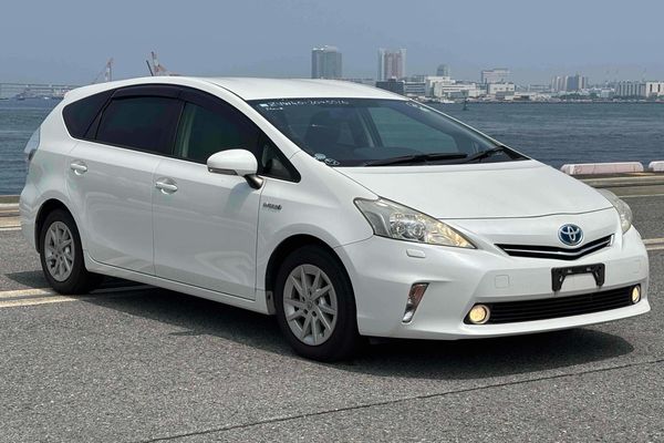 2012 Toyota Prius Alpha HYBRID 7-Seater