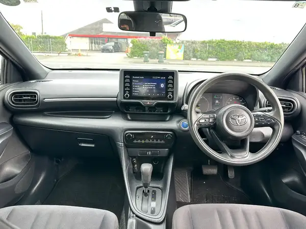 2021 Toyota Yaris HYBRID X Carousel 5