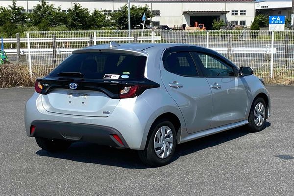 2020 Toyota Yaris Hybrid X Carousel 2
