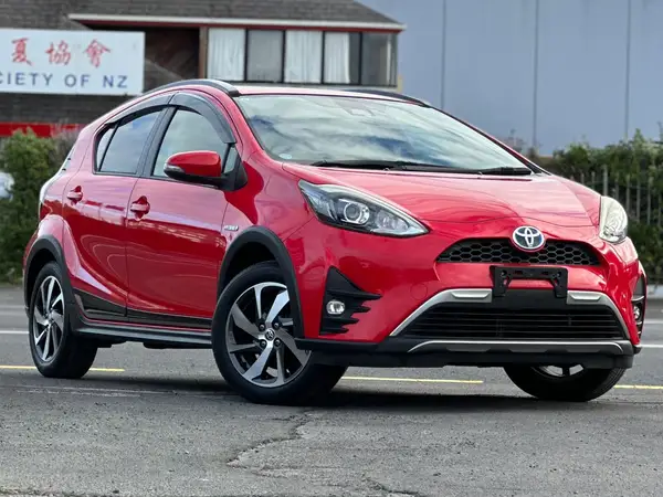 2017 Toyota Aqua CROSSOVER Hybrid *Leather*