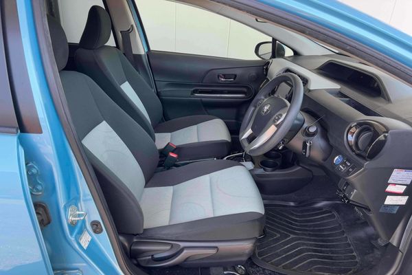2013 Toyota Aqua Carousel 1