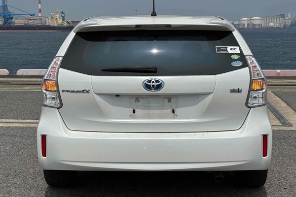 2012 Toyota Prius Alpha HYBRID 7-Seater Carousel 2