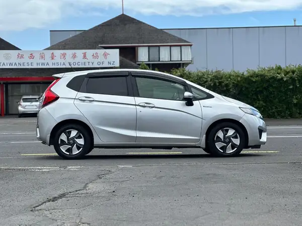 2013 Honda Fit HYBRID F Carousel 6