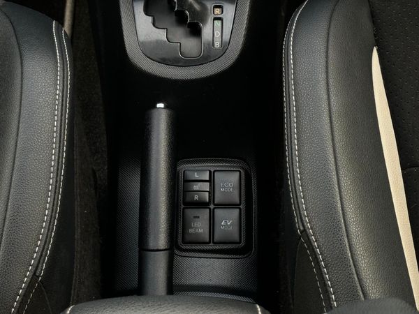 2014 Toyota Aqua Carousel 2