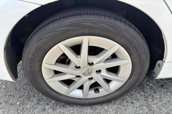 2012 Toyota Prius Alpha HYBRID 7-Seater Carousel 4