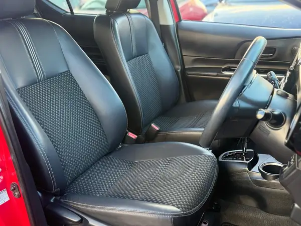 2017 Toyota Aqua CROSSOVER Hybrid *Leather* Carousel 6