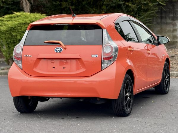 2013 Toyota Aqua Hybrid G