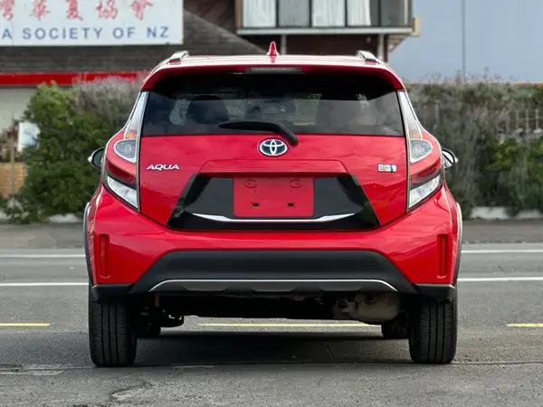 2017 Toyota Aqua CROSSOVER Hybrid *Leather* Carousel 4
