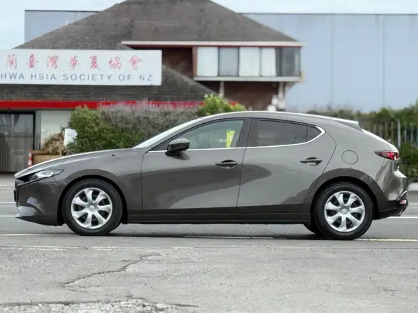 2021 Mazda 3 Carousel 3