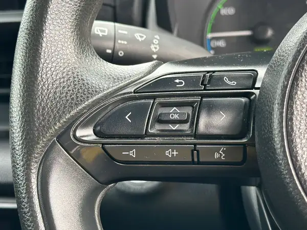 2021 Toyota Yaris HYBRID X Carousel 8