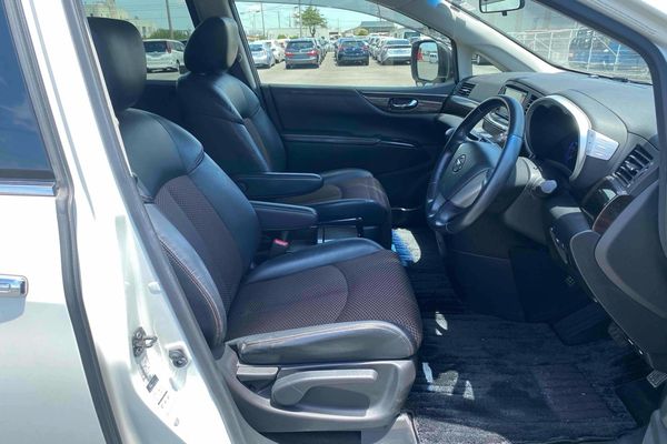 2012 Nissan Elgrand Carousel 1