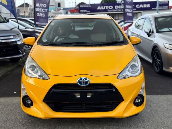 2015 Toyota Aqua Hybrid S Carousel 4