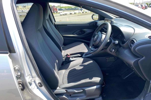 2020 Toyota Yaris Hybrid X Carousel 8