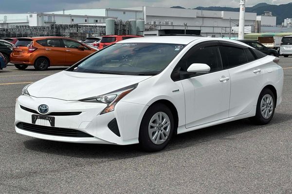 2017 Toyota Prius HYBRID S Carousel 7