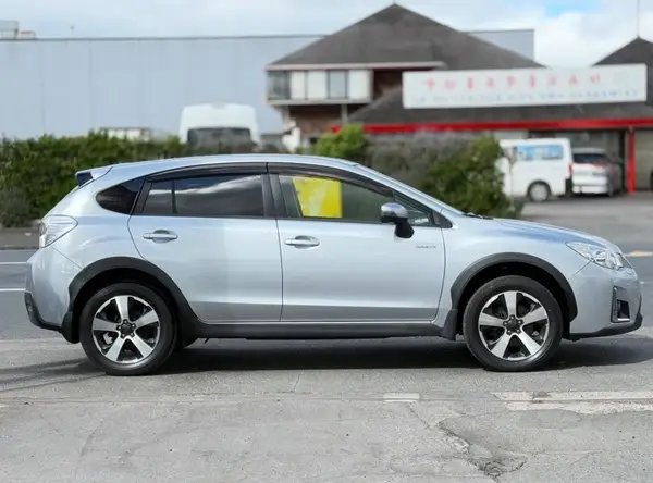 2015 Subaru XV AWD 2.0i-L Hybrid Eyesight Carousel 2