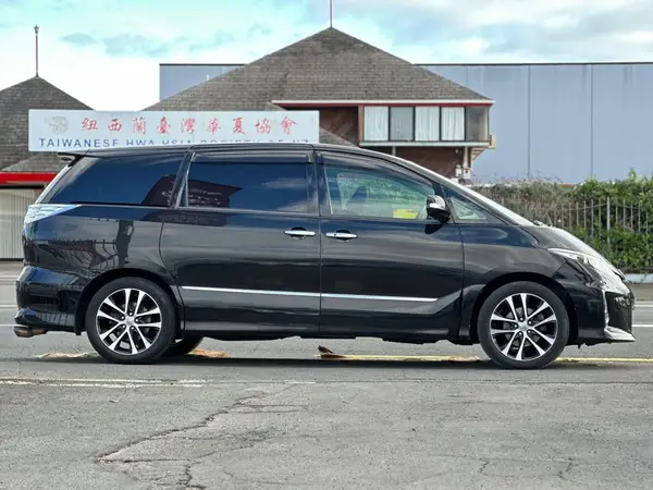 2016 Toyota Estima Carousel 2