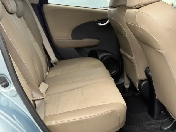 2012 Honda Fit Shuttle Hybrid SMART SELECTION Carousel 7