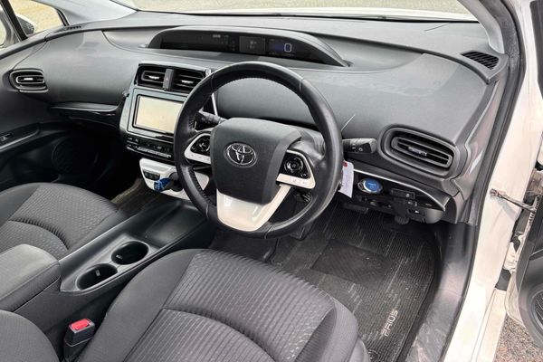 2017 Toyota Prius HYBRID S Carousel 3