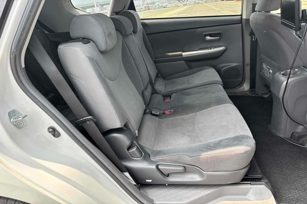 2012 Toyota Prius Alpha HYBRID 7-Seater Carousel 3