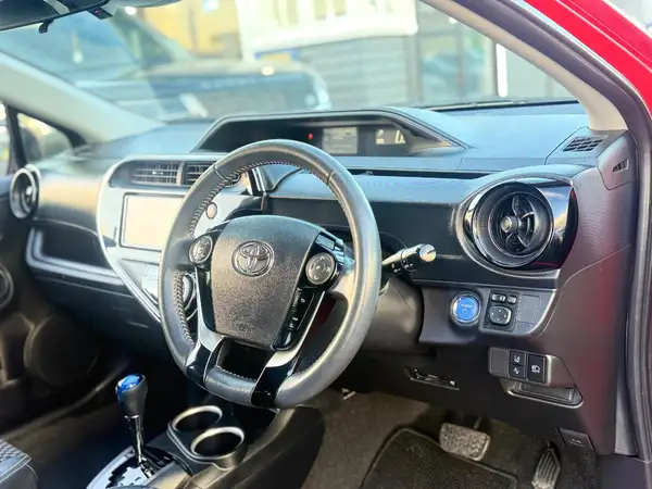2017 Toyota Aqua CROSSOVER Hybrid *Leather* Carousel 5