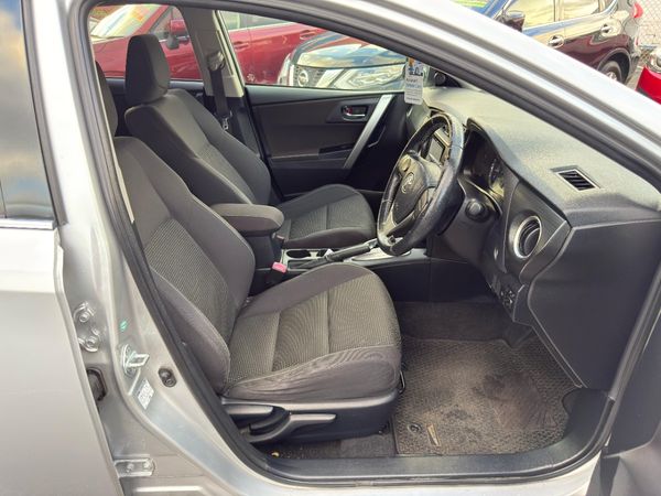 2015 Toyota Auris Carousel 1