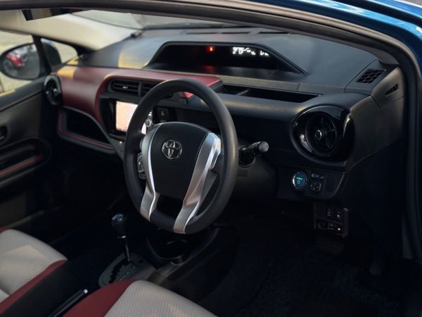 2015 Toyota Aqua Hybrid S Carousel 3