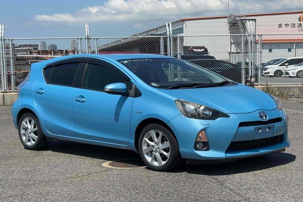 2013 Toyota Aqua Carousel 3