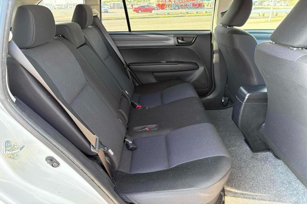 2014 Toyota Corolla Fielder HYBRID Carousel 4