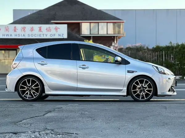 2014 Toyota Aqua Hybrid G GS Carousel 1