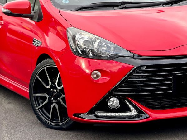 2014 Toyota Aqua Carousel 8