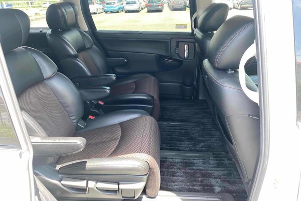 2012 Nissan Elgrand Carousel 7
