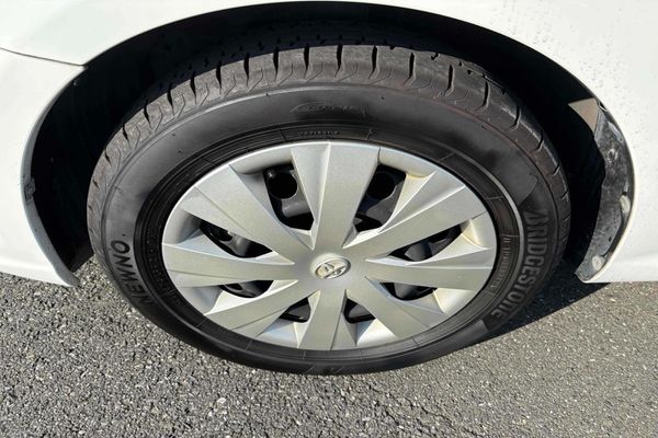 2014 Toyota Corolla Fielder HYBRID Carousel 5