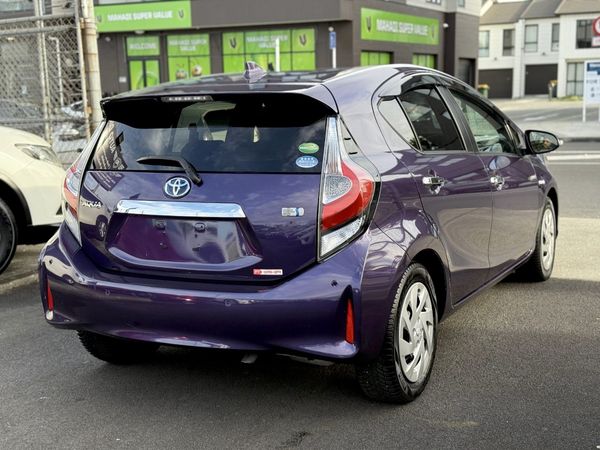2018 Toyota Aqua Carousel 1